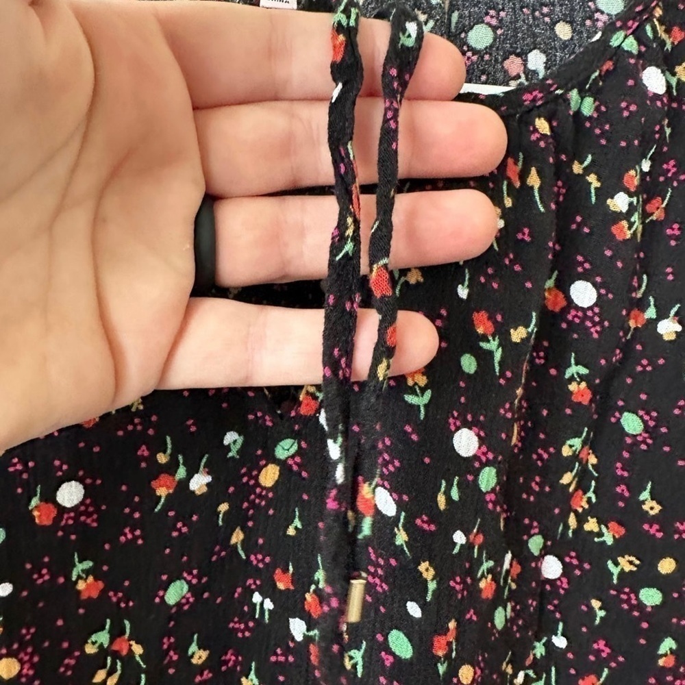Juicy Couture Split Neck Black Mini Floral Garden Blouse size XXL - Picture 4 of 7